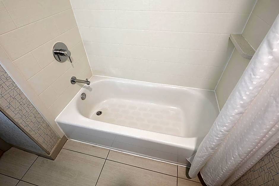 Holiday Inn Express & Suites Chicago West - St Charles By IHG