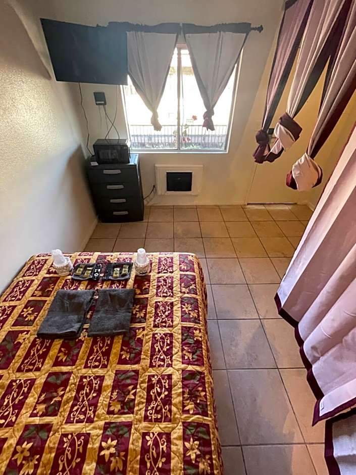 Crown Inn & Suites