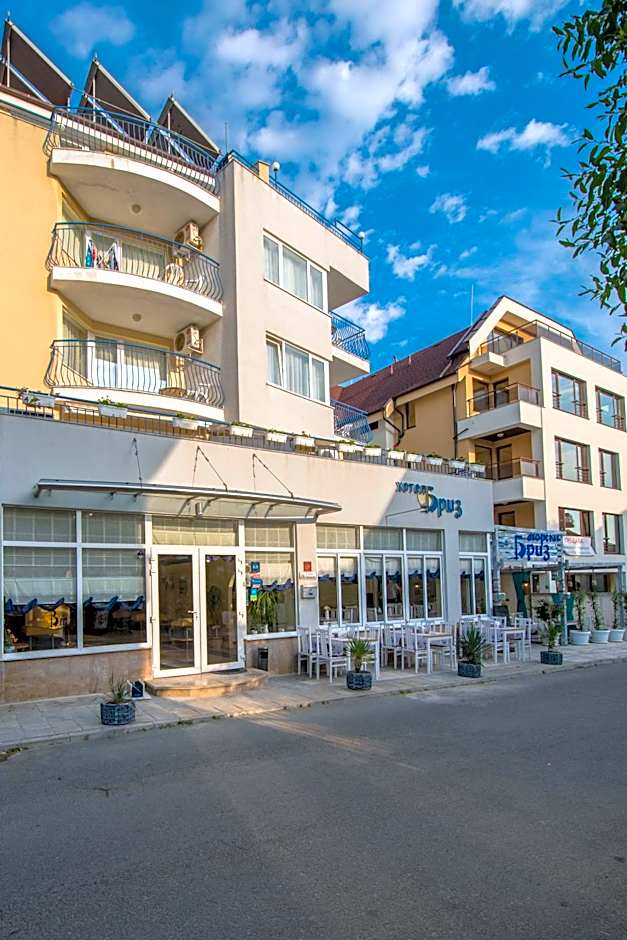 Семеен хотел Бриз