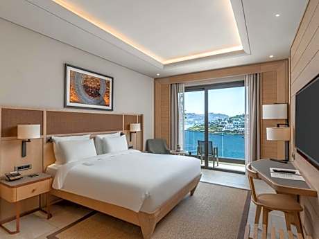 Deluxe King Room with Sea View