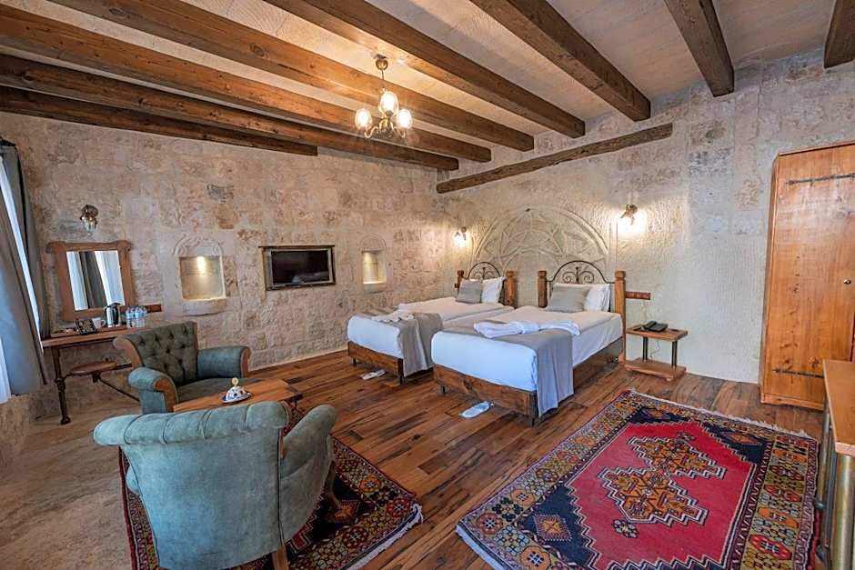 Sarnich Cave Suites