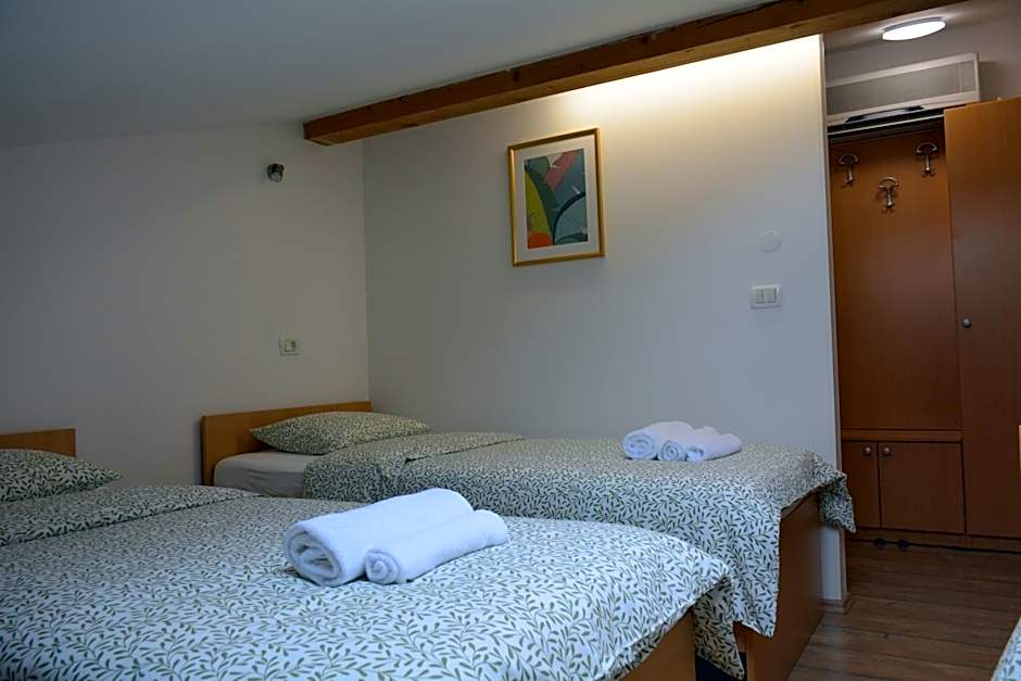 Foto 1 von 5 von 1 Double Bed or 2 Beds