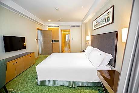 One-Bedroom King Suite - High/Top Floor