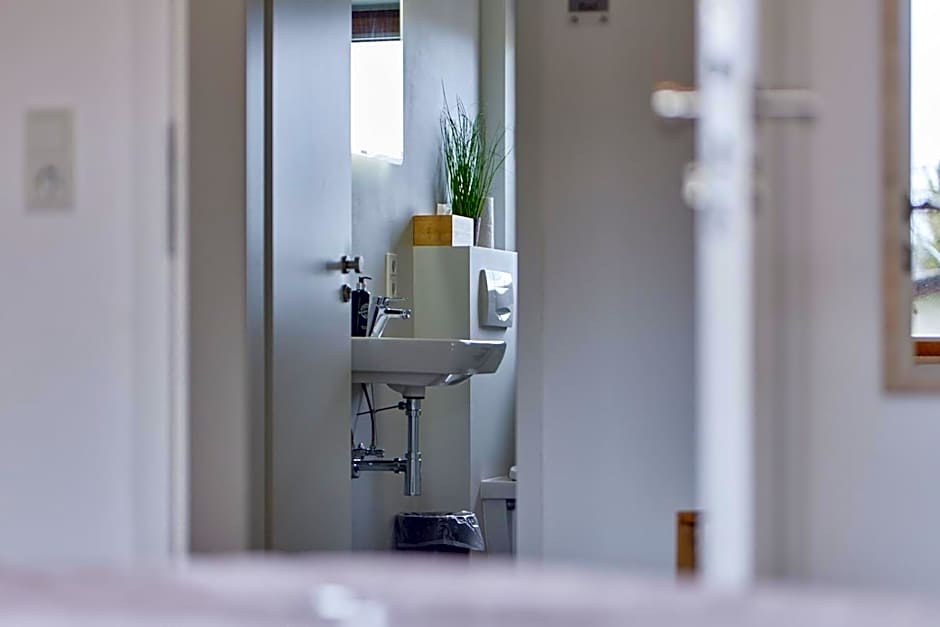 Moselhotel Weinhaus Simon `Sauna`Restaurant`ELadesäule