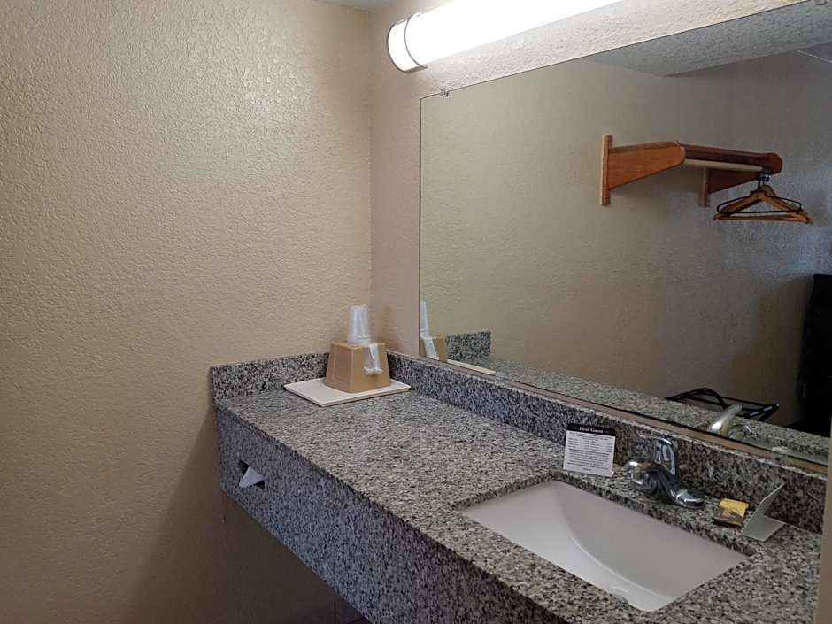 Hole Inn the Wall Hotel - Fort Walton Beach - Sunset Plaza - near Beaches & Hurlburt