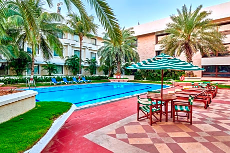 Deluxe Pool View Family Twin Room