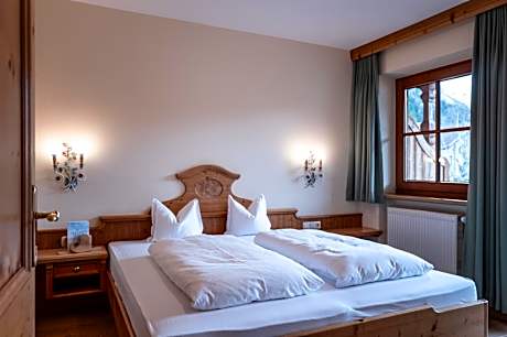 One-Bedroom Apartment with Balcony and Mountain View