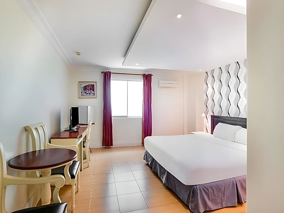 Hotel Euroasia by Bluebookers