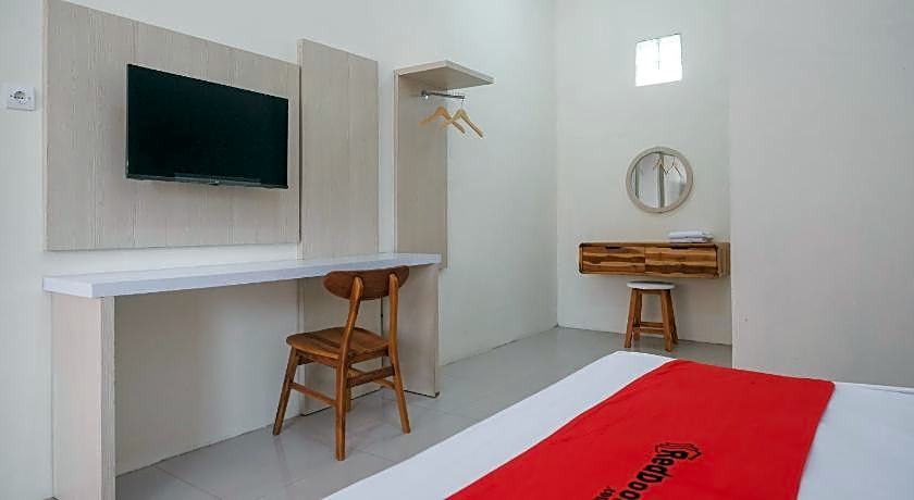 RedDoorz Plus Syariah @ Hotel Indonesia Kajen