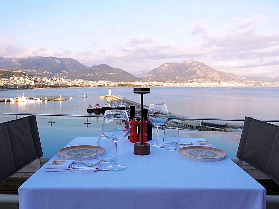 Numa Port Hotel