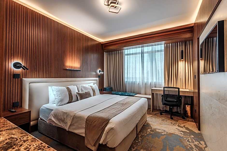 Photo 1 of 6 of 1 Queen Bed Suite