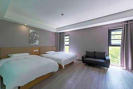 Twin Bed Room