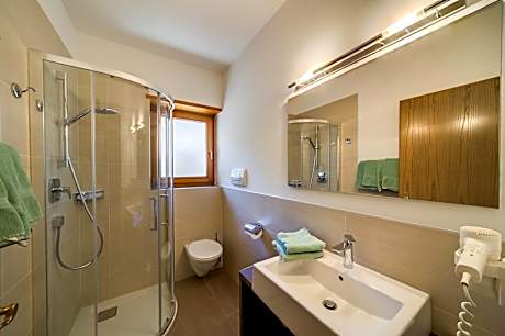 One-Bedroom Apartment with Balcony
