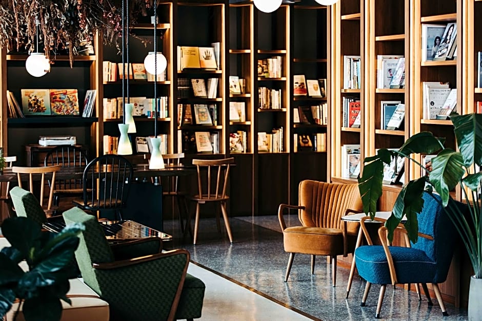 U.I.J Hotel&Hostel (UIJ)