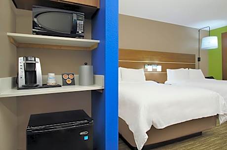 2 Queen Suite Mobility Accessible Tub
