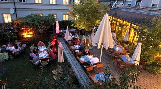 Karpfenhotel & Herrenhaus im Gasthaus Sindel-Buckel