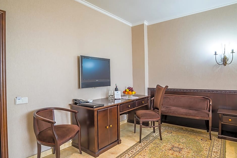 Royal Petrol Hotel