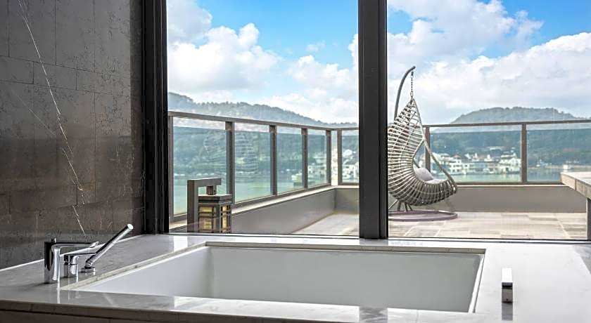 Hilton Ningbo Dongqian Lake Resort