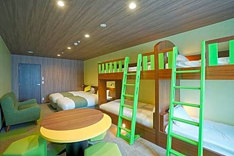 Deluxe Family Room with Bunk Bed and Spacious Bathroom (6 Adults)
