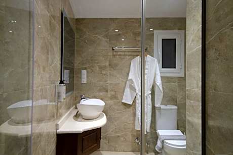Deluxe Double or Twin Room with Sea View
