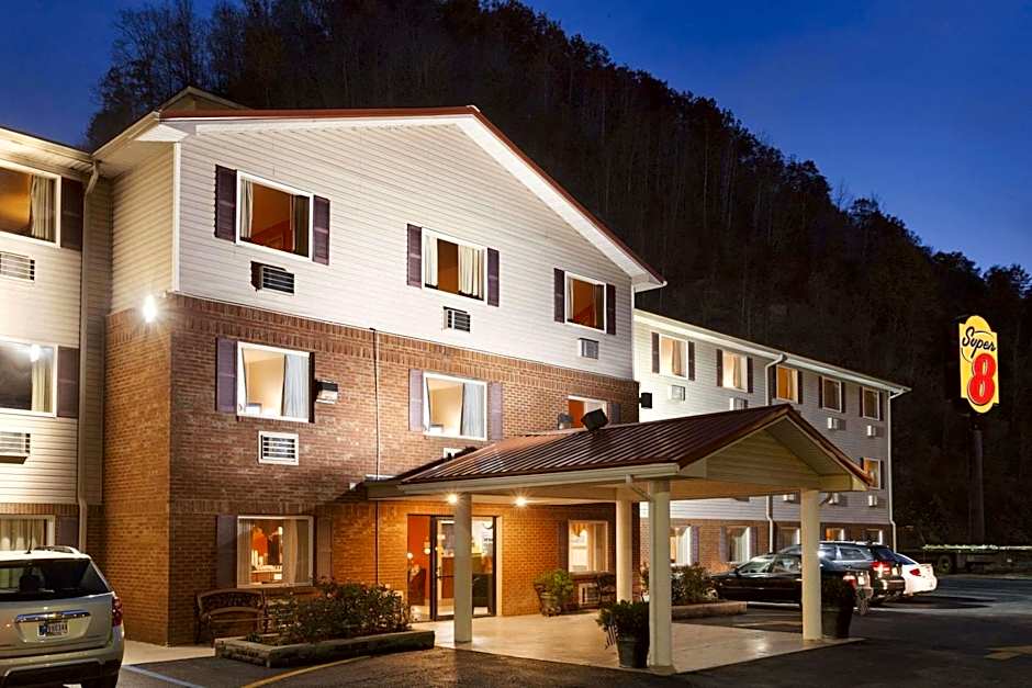Super 8 by Wyndham Prestonsburg