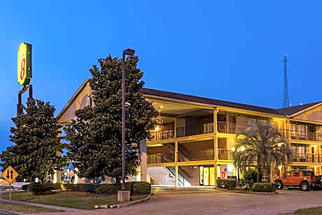 Super 8 by Wyndham Metairie