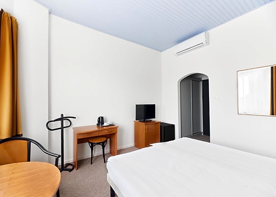 Lorelei Pension Adults Only