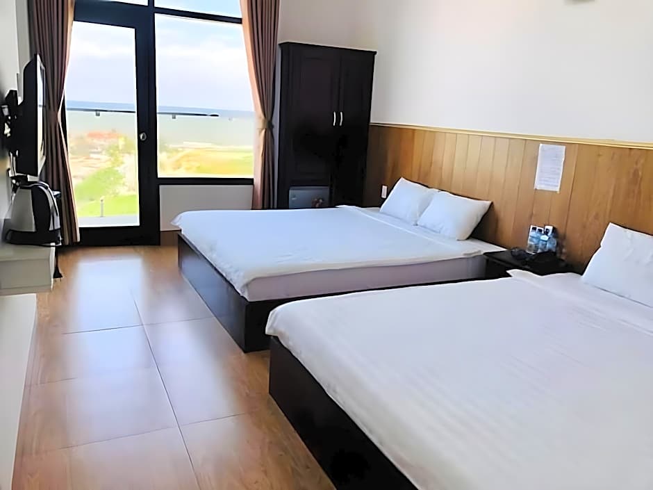 MOON HOTEL