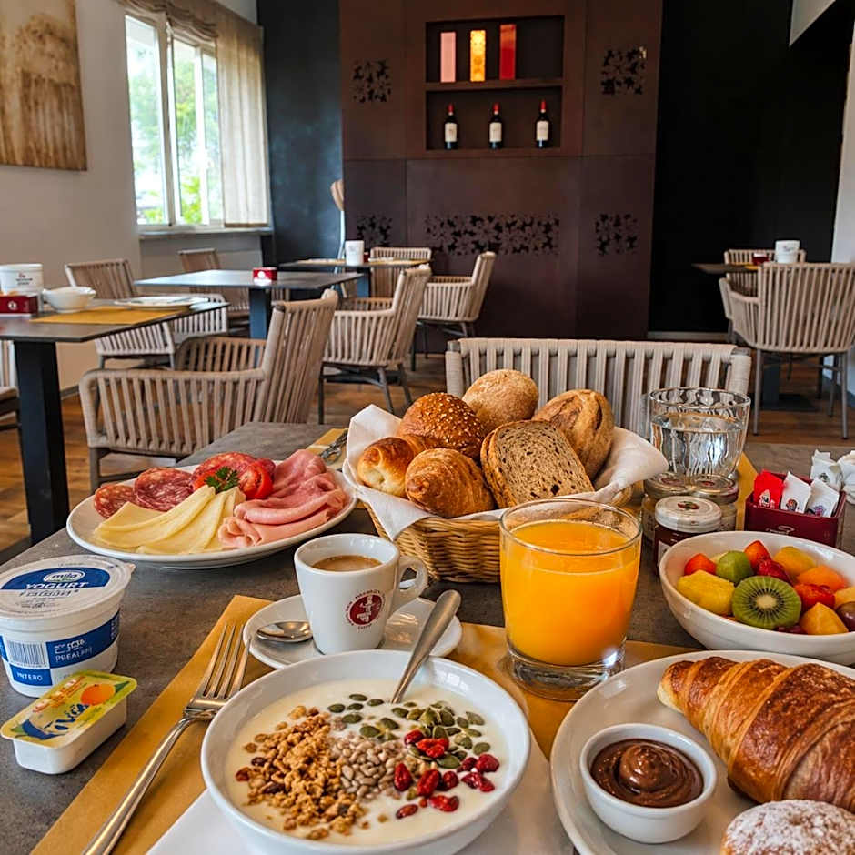 Athos Hotel