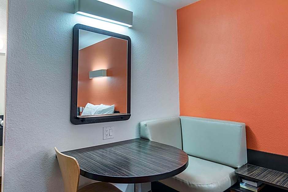 Motel 6-Texarkana, AR