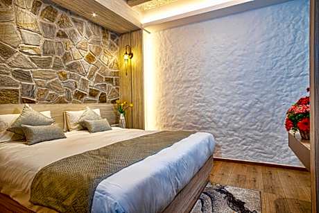 Executive Suite with Jacuzzi - 15% off on Food and Beverage and Sauna and Steam