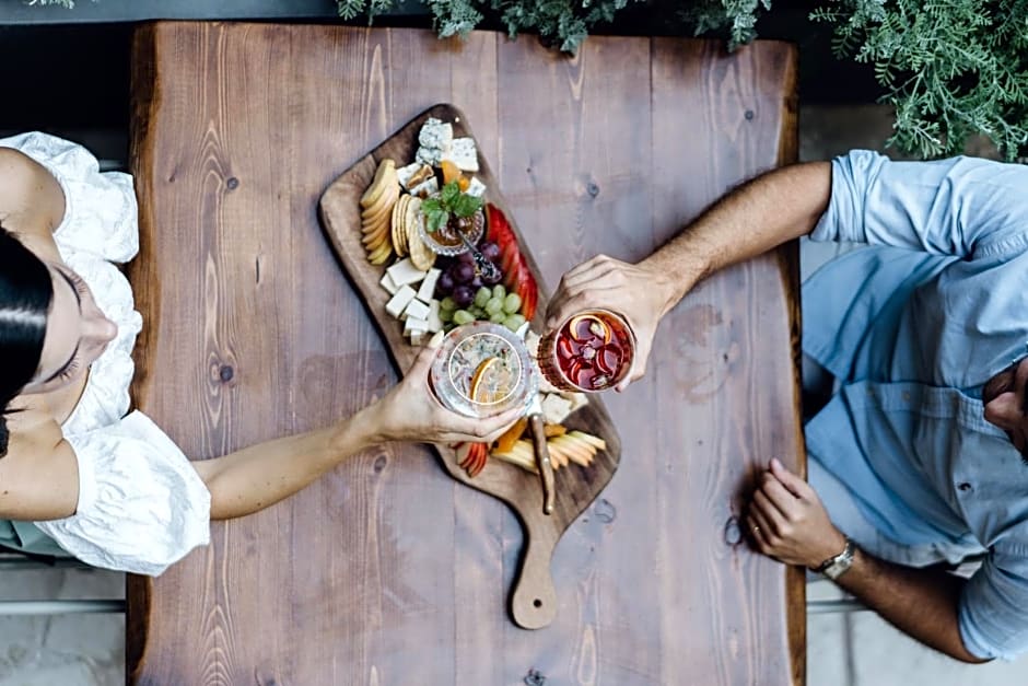 Oinou Strata - Adults Only