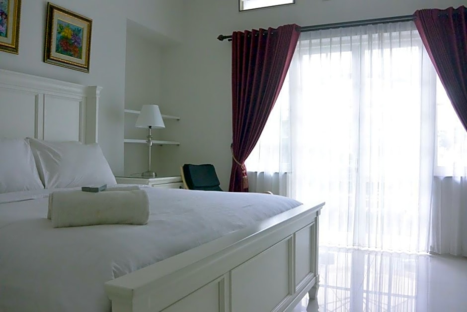 Front One Boutique Baluran Malang