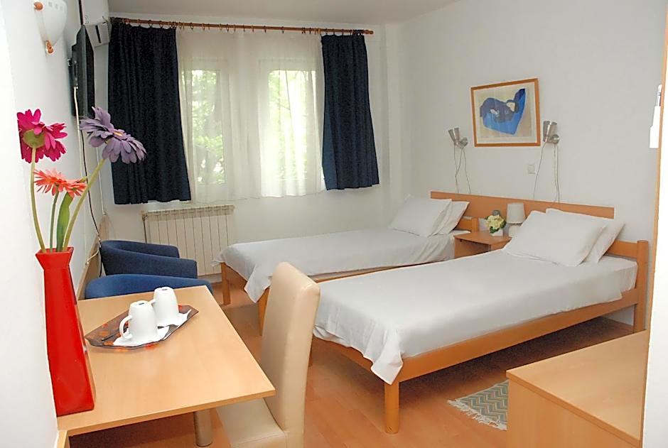 Hotel 7