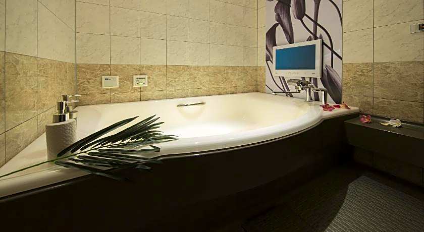 Hotel In The Green (Adult Only)