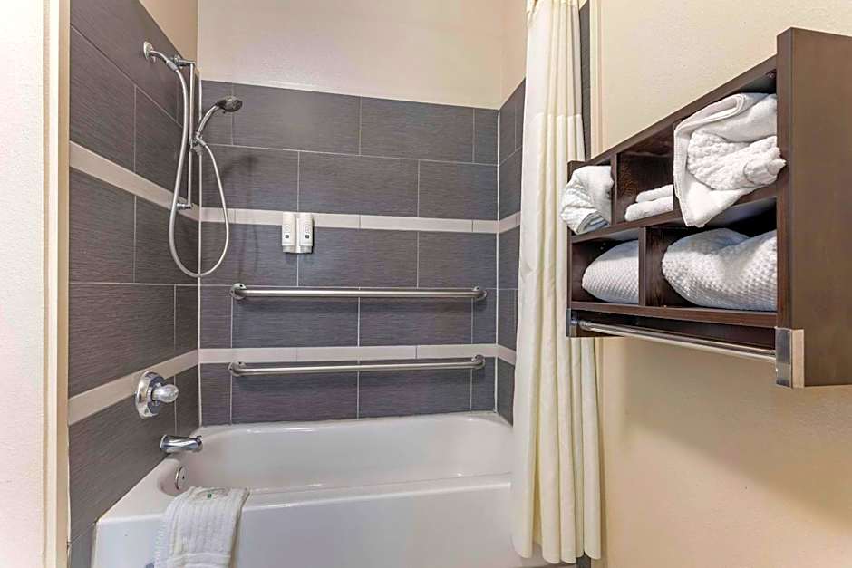 Quality Inn & Suites Wichita Falls I-44