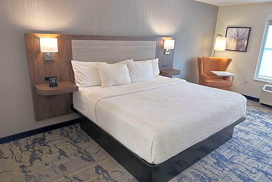 La Quinta Inn & Suites by Wyndham Milwaukee South West New Berlin