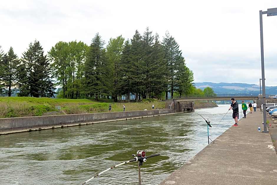 Columbia Gorge Inn