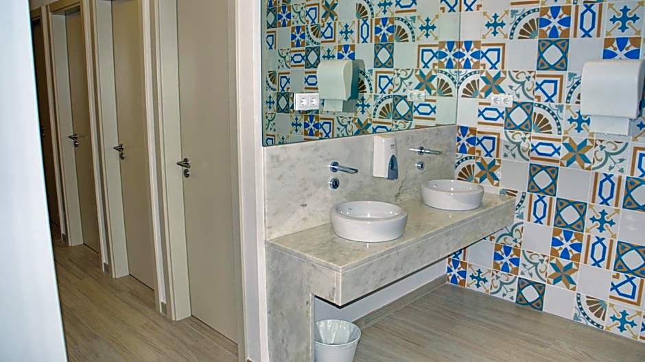 Topcity Hostel & Suites