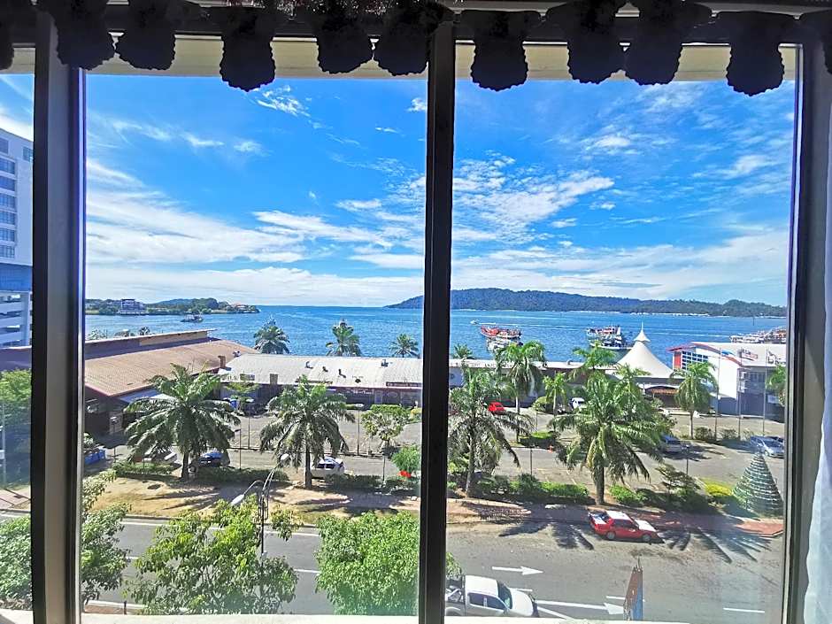 Homy Seafront Hostel