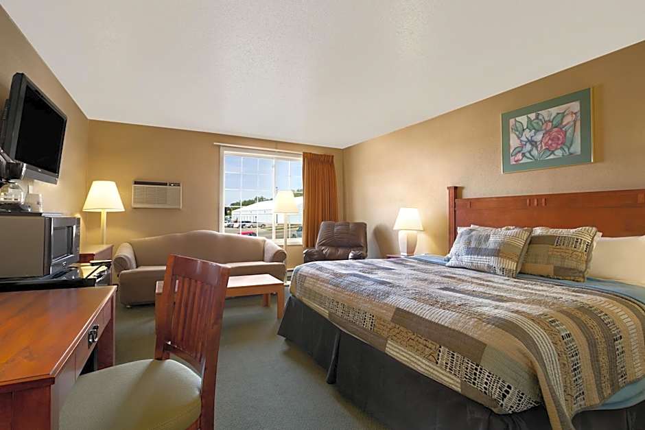 Days Inn by Wyndham Pierre