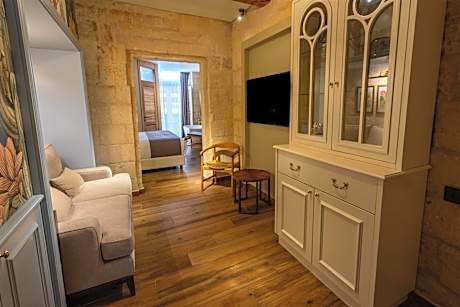 King Junior Suite with Sofa - Non-Smoking