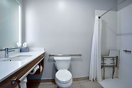 Standard Queen Room with Accessible Tub
