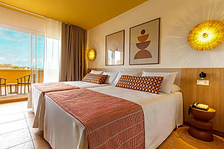 POOL VIEW ROOM (3 ADULTS +1 CHILD)