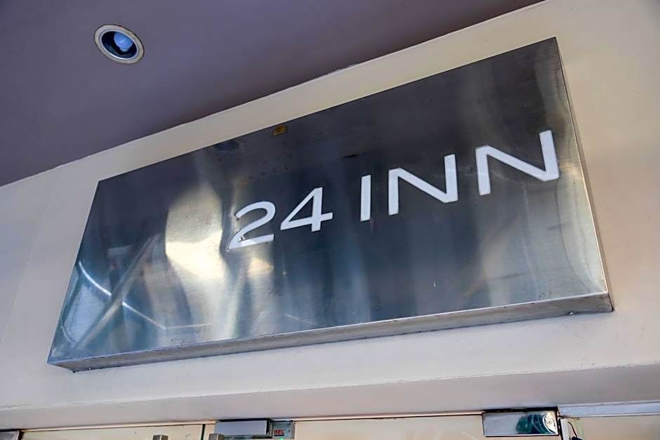 24 Inn at BTS Phrom Phong