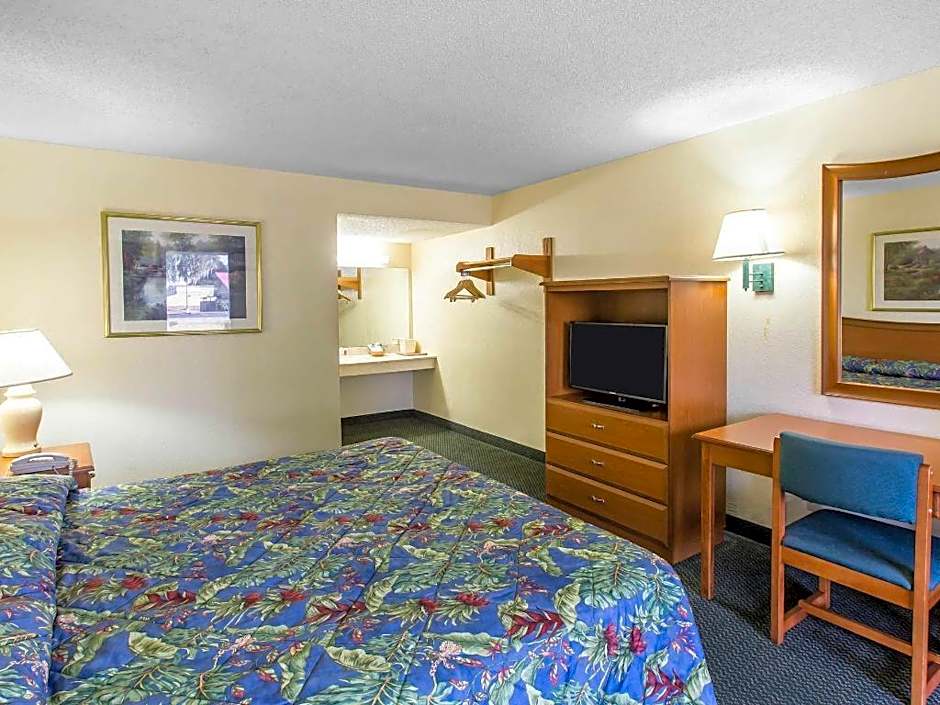 Econo Lodge Live Oak