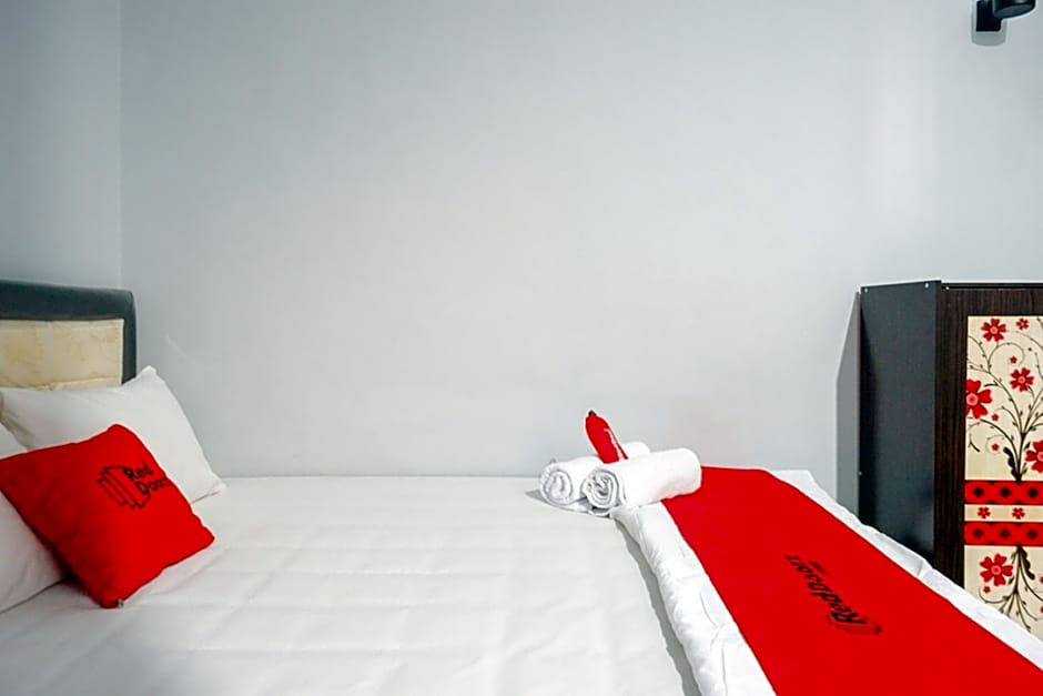 RedDoorz @ Hotel Grand Aulia Majene