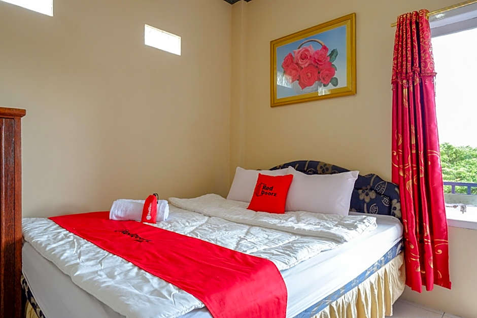 RedDoorz @ Hotel Aulia Majene