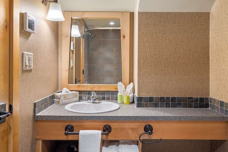 Fox Hotel And Suites