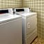 Days Inn & Suites by Wyndham Madison Heights MI